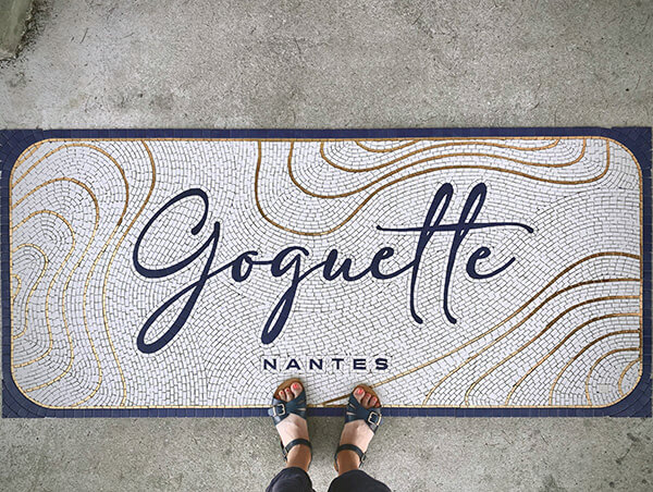 tapis de sol graphique en mosaïque