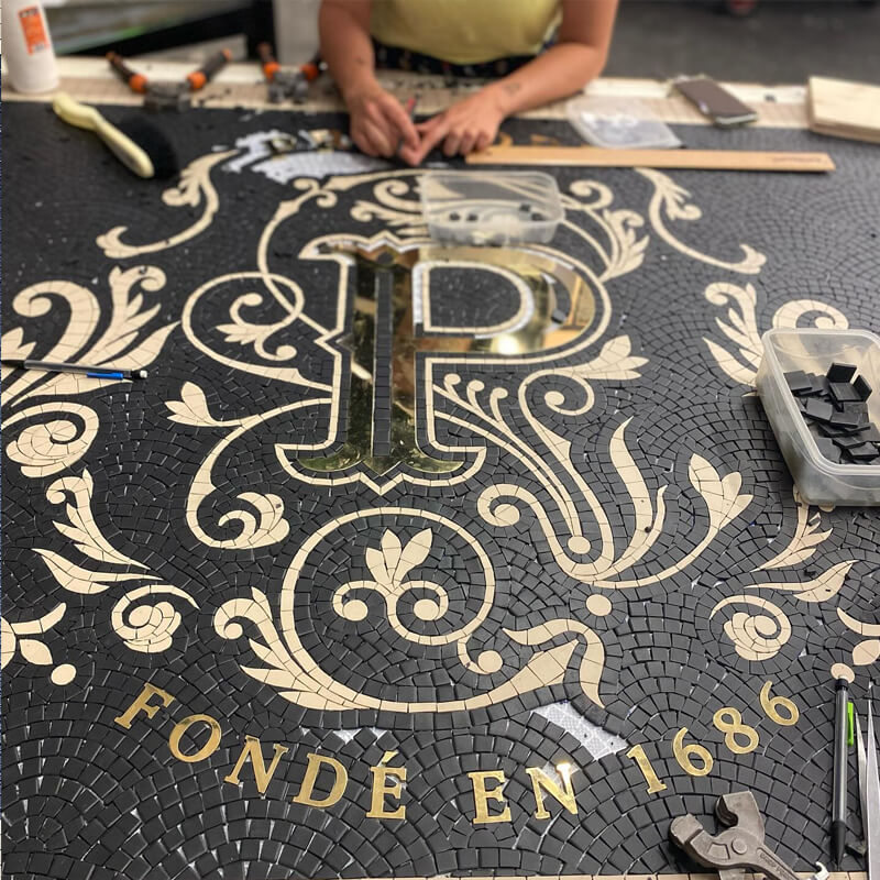 Travail artisan mosaïste France